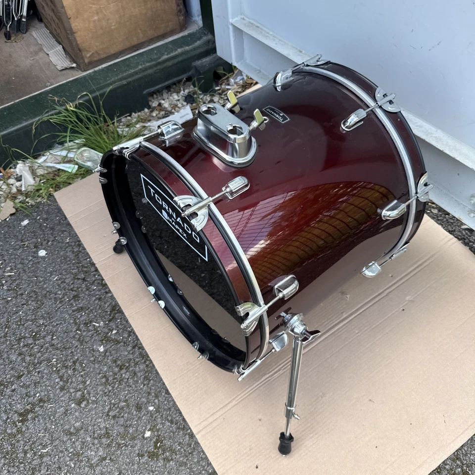 P&P gratis. "Bajo Mapex de 18""". Acabado vino. 18x16”. Ligera ondulación en envoltura. Foto 3 de 4