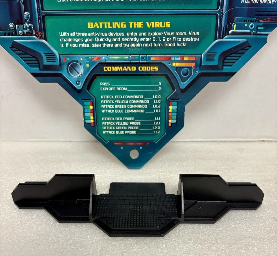 Código de comando de repuesto y conector de plástico para juego de mesa Omega Virus. Foto 2 de 4