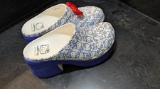 Crocs Womens Siren Blue White Hello Kitty Round Toe Slip On Clog Shoes Size 11