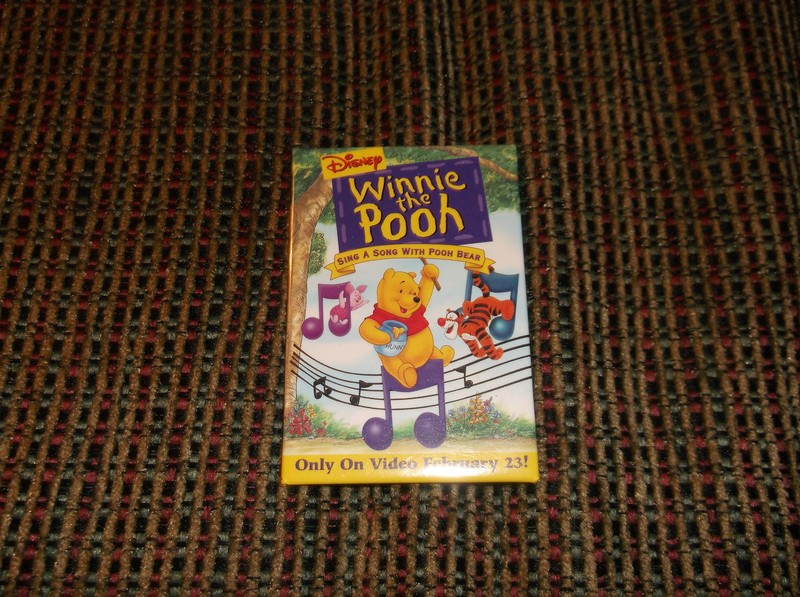 DISNEY'S WINNIE THE POOH SING A SONG WITH POOH BEAR DISNEY MOVIE COLLECTOR PIN