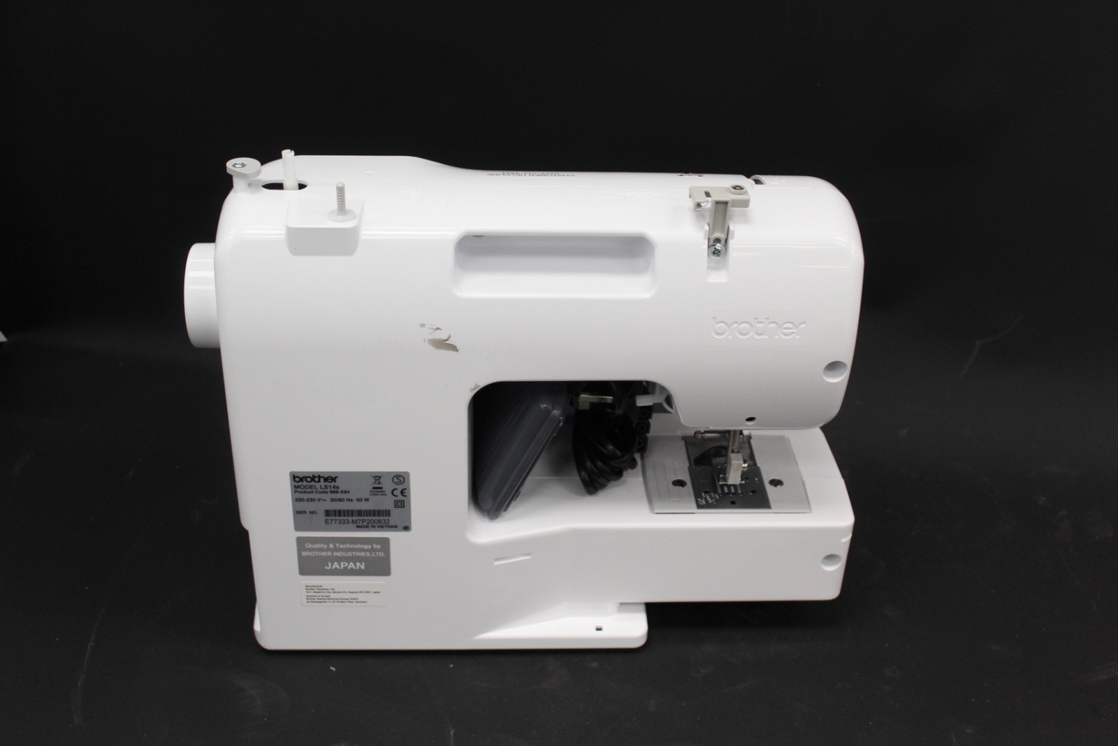 BROTHER LS14S Sewing Machine In White With Pedal K24 eBay