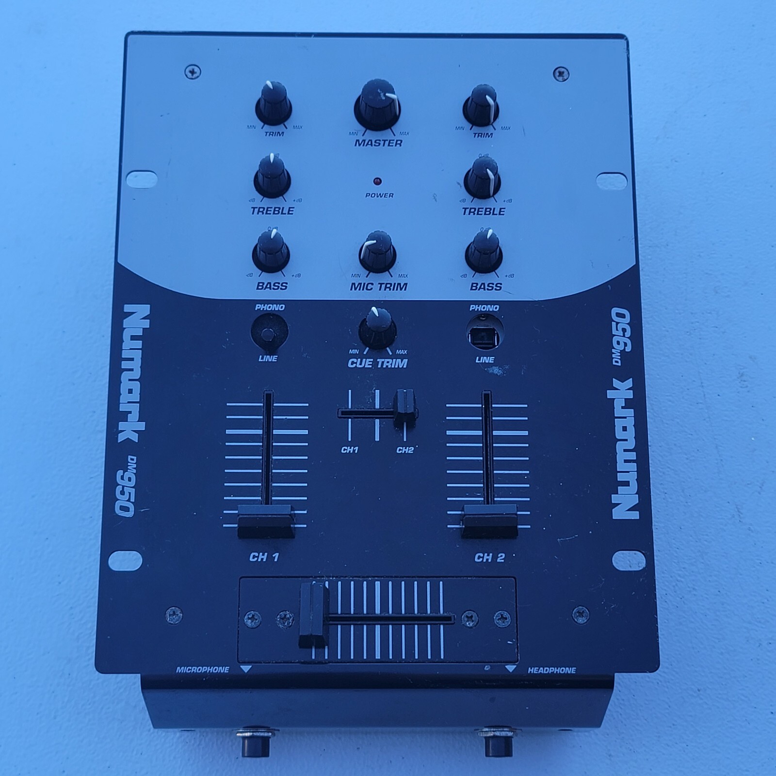 Working NUMARK DM950 DJ Mixer Phono Preamp Line Microphone No Power