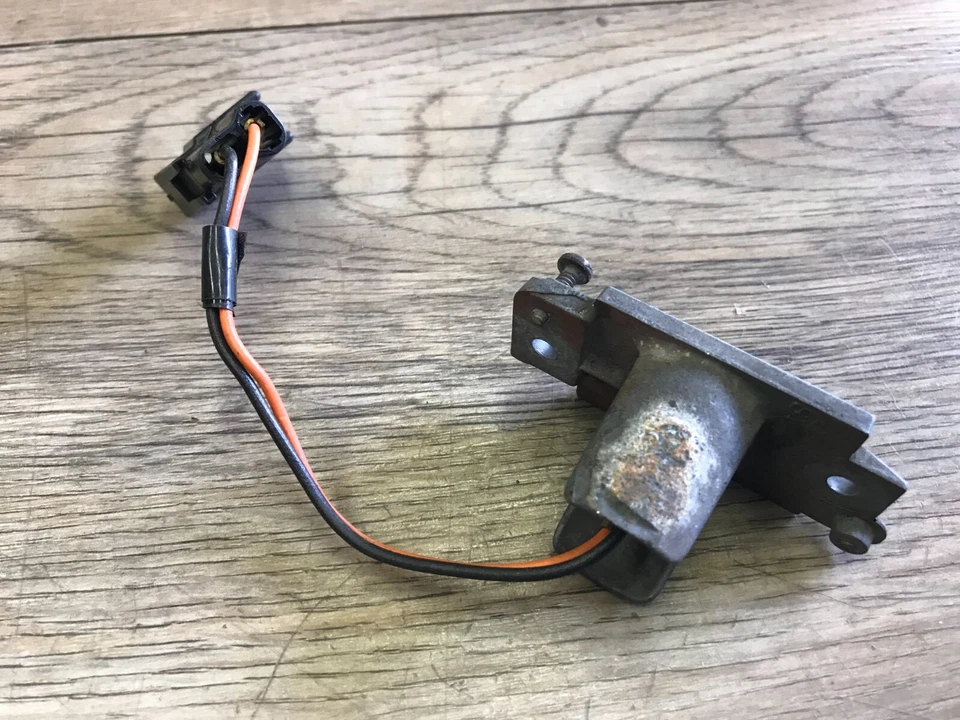 71 PLYMOUTH CUDA E 1970 CARROCERÍA MOPAR MARCADOR LATERAL PORTADOR DE LUZ FABRICANTE DE EQUIPOS ORIGINALES C-G Foto 3 de 3