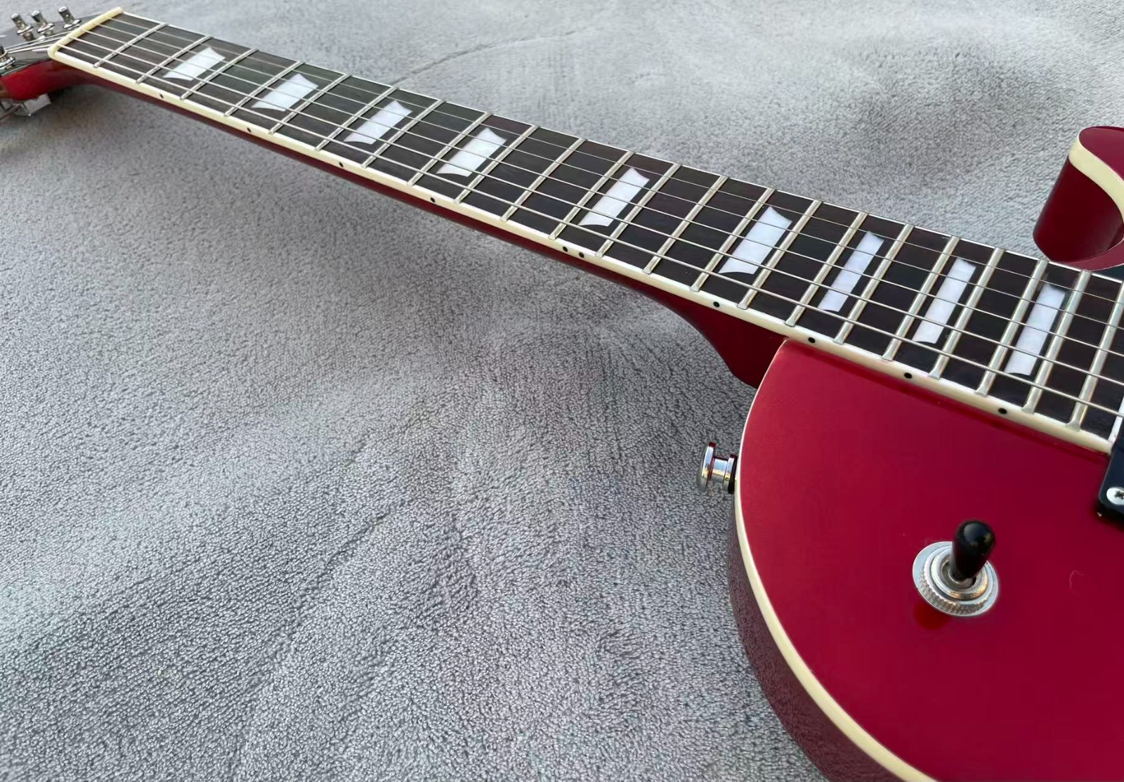 Modern 6 Strings Electric Guitar Bone Nut Glossy Metal Red Finished Solid Body