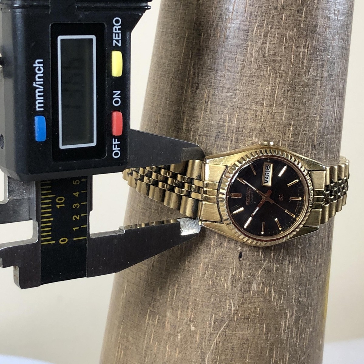 Vintage Seiko Quartz Watch Gold Tone Womens 29mm Black Dial Day
