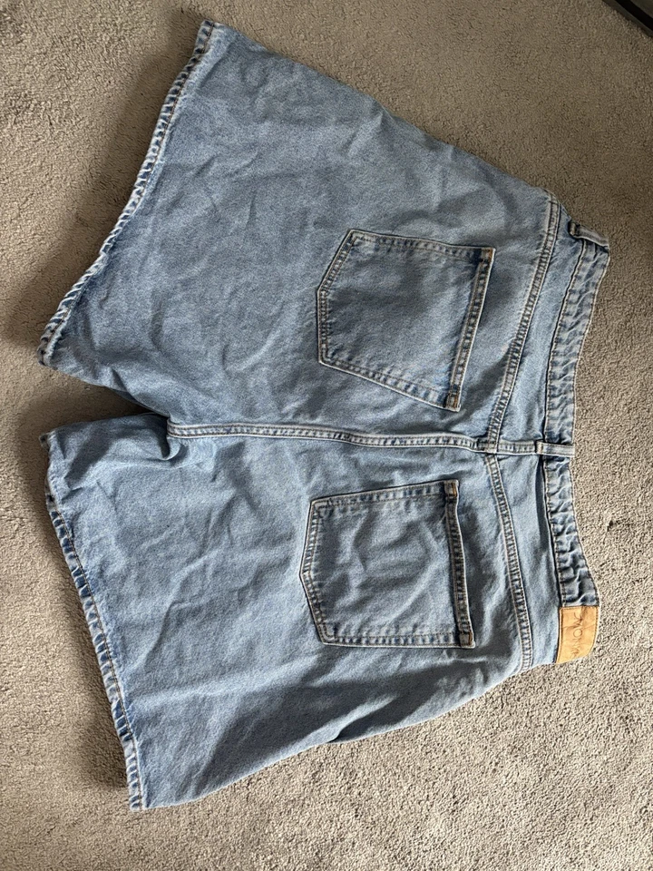 Monki W38/Size 18 Denim Shorts - Image 3 of 4