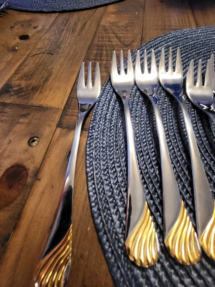 Gottinghen 16 Luxurious Dinner Forks 18/10 Stainless Steel 24K Gold Plated Tip - Image 4 of 4