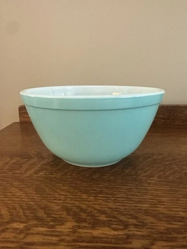 Vtg Pyrex Glass Robins Egg Blue Aqua  #402 Nesting Mixing Bowl 1  1/2 Qt.