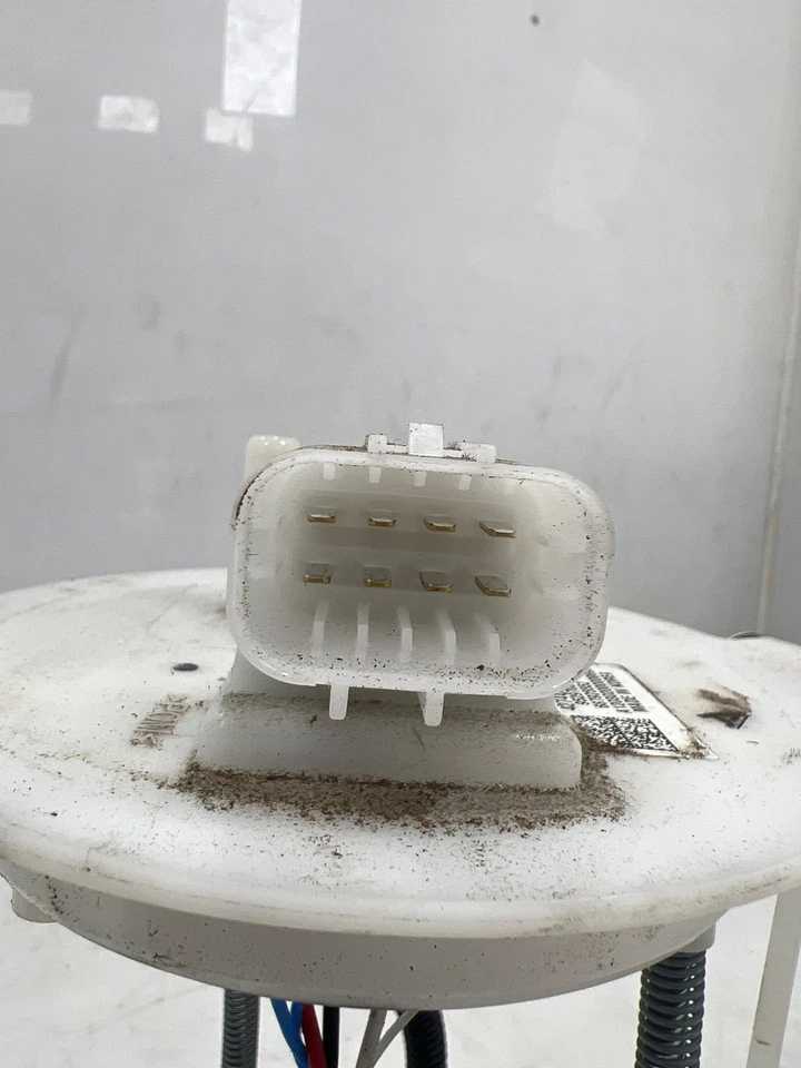 Conjunto de bomba de combustible Chevy Trailblazer AWD 21-23 OEM 42746098 Foto 4 de 4