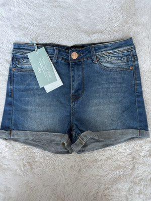 Chaconia Dolls women's sz. 30 Jean shorts. New w/ tags. Great pair