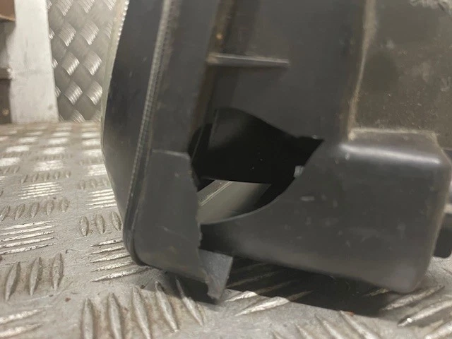 KAWASAKI ZZR600 E head light 2001 - Image 2 of 4