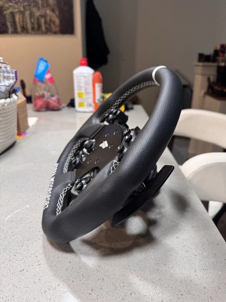 Fanatec Forza Wheel With Club Sport Hub Qr1 - Image 4 of 4