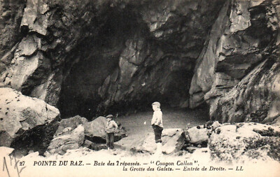 Old postcard 29 - Pointe du Raz (Finistère) - 27. Baie des Trépassés. Grotte des Galets