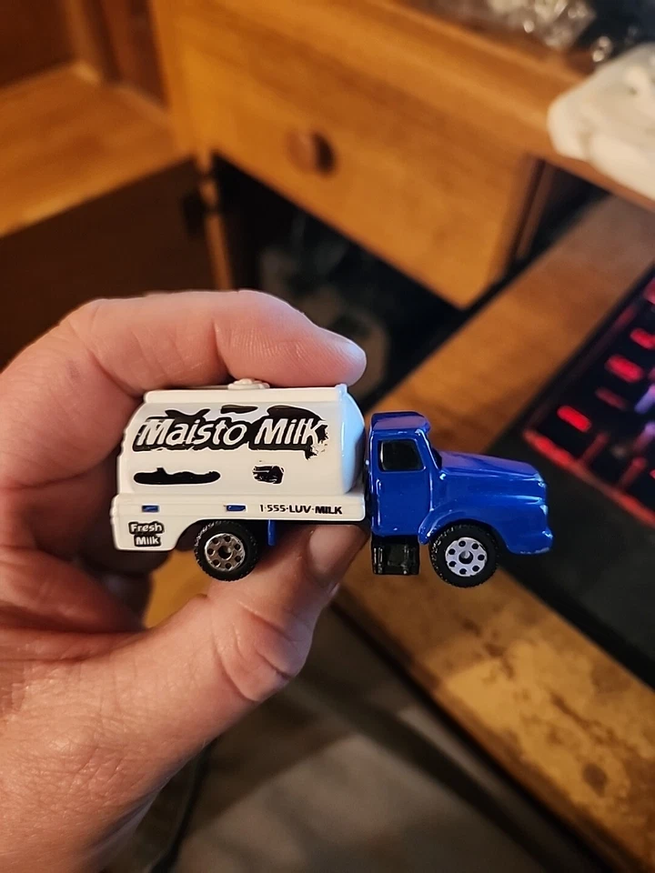 Camión cisterna Maisto Milk Fresh Milk furgoneta utilitaria coche de juguete blanco azul 101 suelto Foto 2 de 4