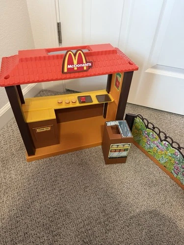 Mattel Vintage 1982 Barbie Loves McDonalds Restaurant Playset Incomplete
