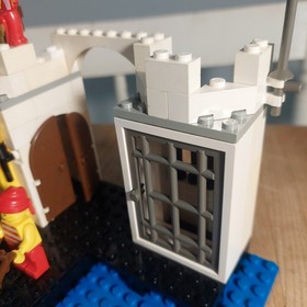 Lego 6267 Vintage pirate Lagoon Lock Up Non Complete