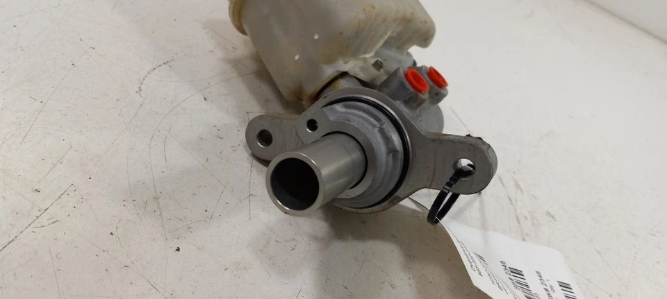 Cilindro maestro de freno para 15-17 200 Foto 2 de 4