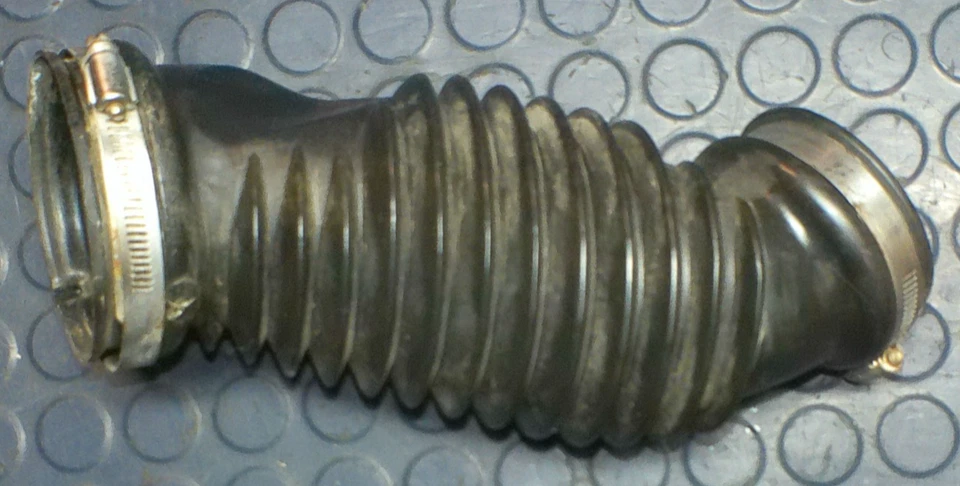 Tubo de mangueira de admissão de filtro de motor limpador de ar para 4 cilindros. 2,8 L GMC CANYON 2004-2012 - Imagem 2 de 2