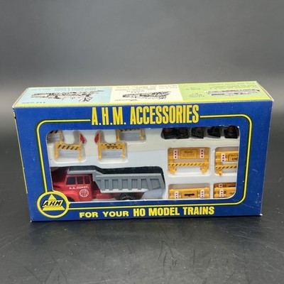 A.H.M. Accessories - HO Scale - 5614 - Construction Set w/ Dump Truck, Barriers