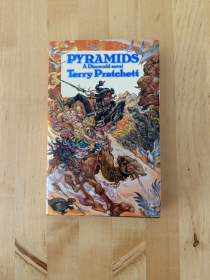 PYRAMIDS by Terry Pratchett Discworld Hardback 1992 Gollancz 1st Edition