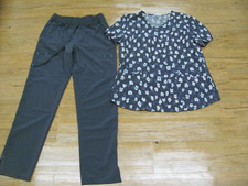 SCRUBSTAR Women  s Gray Scrub Top and Pant Set Size M Top S Pants.