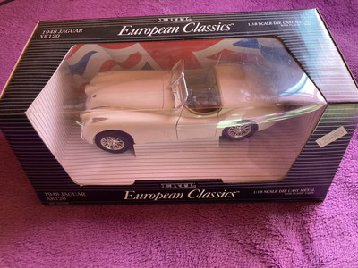 Ertl 1/18 Scale Diecast 7446 - 1948 Jaguar XK120 - White/Beige