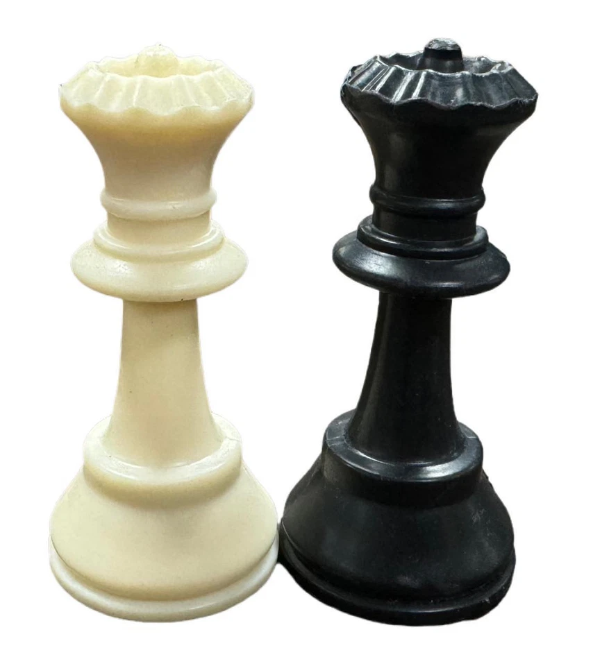 Weighted Scholastic Plastic Chess Pieces - Matte Finish - Image 3 of 4