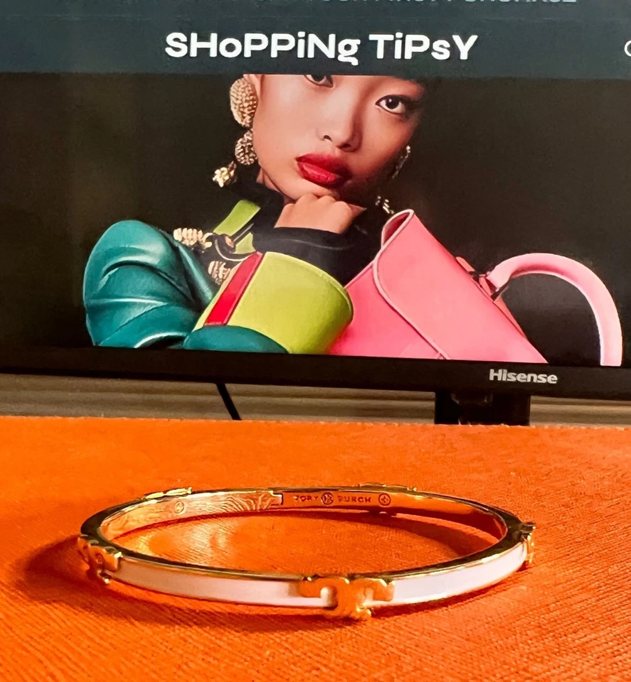 ¡NUEVO! Brazalete Tory Burch Serif esmaltado blanco y dorado Foto 4 de 4