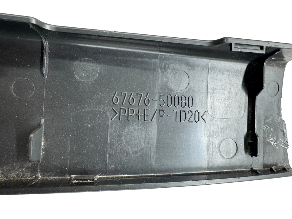 Lexus LS500 2018-2020 moldura de plástico adorno conductor izquierdo LH genuino OEM 6767650080 Foto 3 de 3