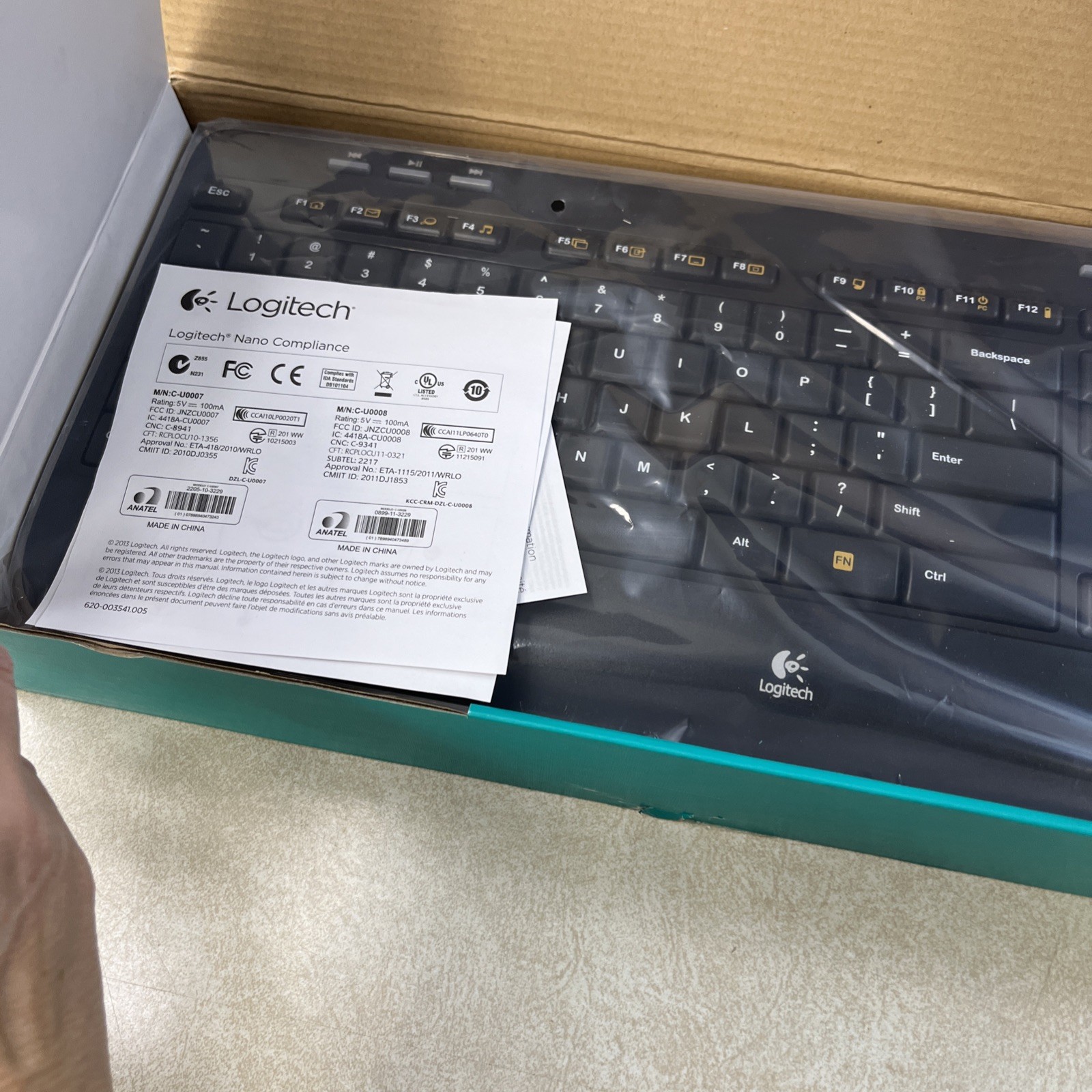 Logitech MK520 Wireless Keyboard and Mouse Bundle