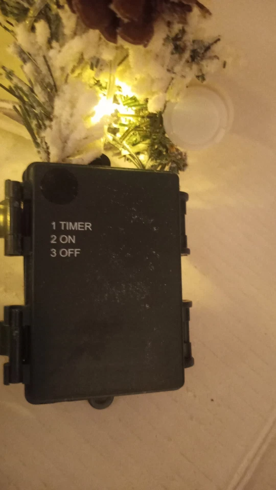 Flocked Christmas Garland 6ft w/ 35 LEDs, Pine Cones Holiday Decor~New - Image 4 of 4