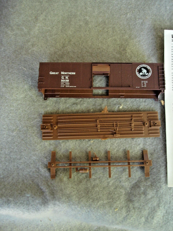 4 ea. Ho train box cars  Walthers  all 932 series  Unassembled Kits - Image 4 of 4