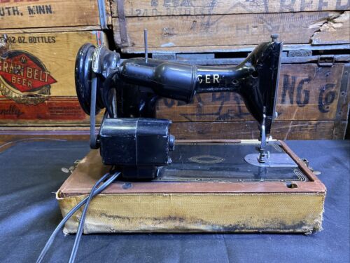 Vintage SINGER 99k tragbare Nähmaschine mit Koffer, Licht & Fußpedal schwarz & gold - Bild 17 von 24