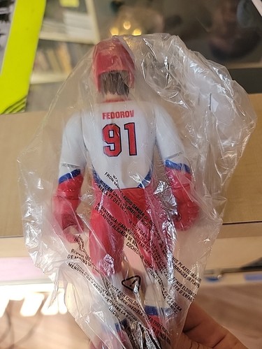 1997 PRIMETIME INC. SERGEI FEDOROV TEAMRUSSIA POSEABLE NHL ACTION FIGURE - Picture 2 of 2