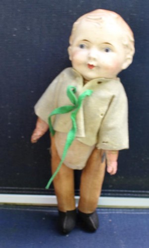 Antigua composición moldeada pelo niño muñeca cuerpo de tela articulado circa 1902 12"
