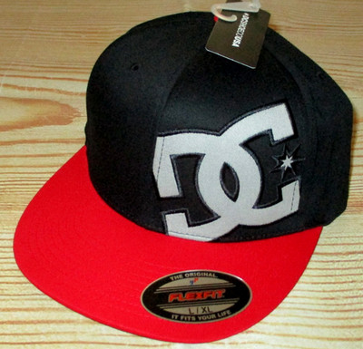 MENS DC SHOES FLEXFIT FITTED BLACK/RED HAT SIZE L/XL