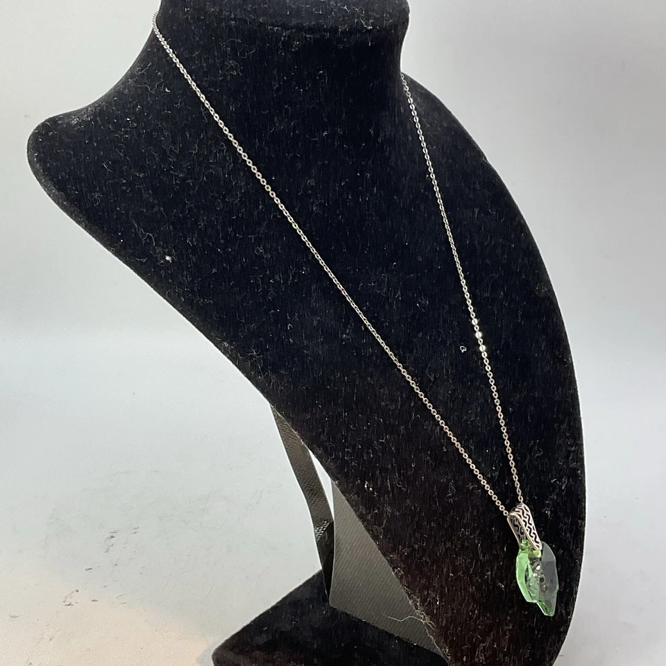 Collar colgante Swarovski chapado en rodio hoja verde cristal encanto Foto 3 de 4