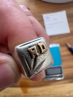 Très Jolie Bague chevalière En Argent 14 40 gramme or réel sur les lettres