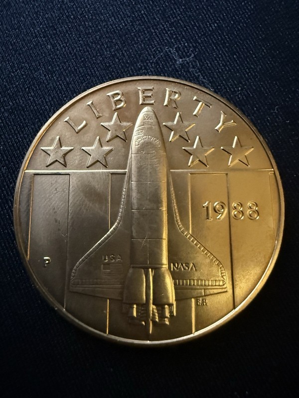 Vintage Space Token MEDAL . Liberty 1988 P US Mint Medal NASA - Z247