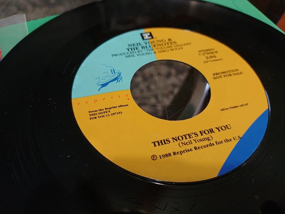 Neil Young & The Bluenotes - This Note’s For You - 7" Vinyl Promo Near Mint W/PS Foto 3 de 4