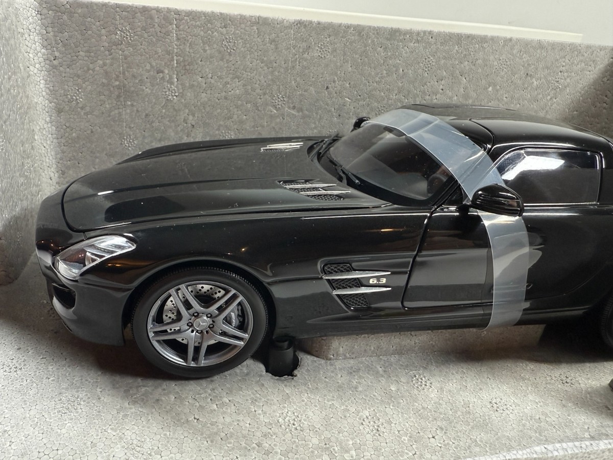 B66960042 1/18 メルセデス ベンツ SLS AMG ブラック 1:18 Mercedes-Benz SLS AMG Obsidian Black Met. Dealer Edition