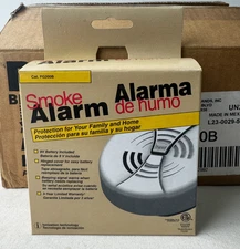 BRK Family Gard Smoke Alarm FG200B Ionization Includes 9V Battery New & Sealed