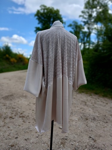NUEVA Chaqueta Marfil Kimono Satinado Sedoso Sólido Terciopelo Repujado Talla PLUS - Imagen 8 de 19