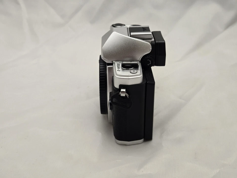 Olympus E-M10 Mark II Con Batería Y Cargador EXCELENTE Estado Obturador Bajo Ct Foto 2 de 4