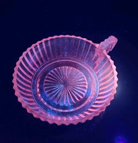 Vintage Selenium Anchor Hocking QUEEN MARY Depression Glass Handle Dessert Bowl