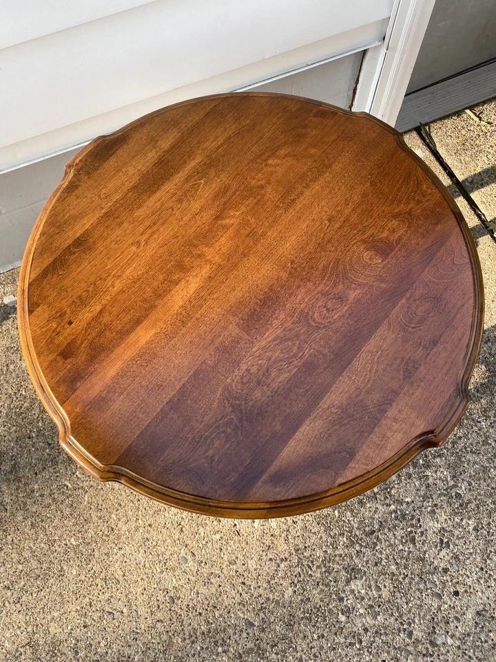 Hermosa mesa de acento/extremo redondo francés Ethan Allen Country #26-8204 #216 (B) Foto 4 de 4