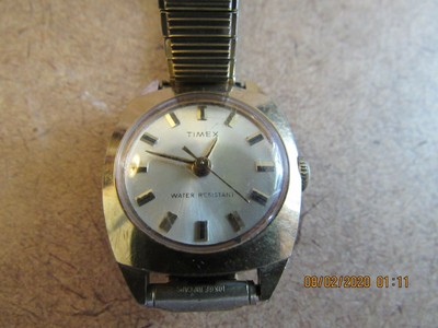 relogio timex dourado