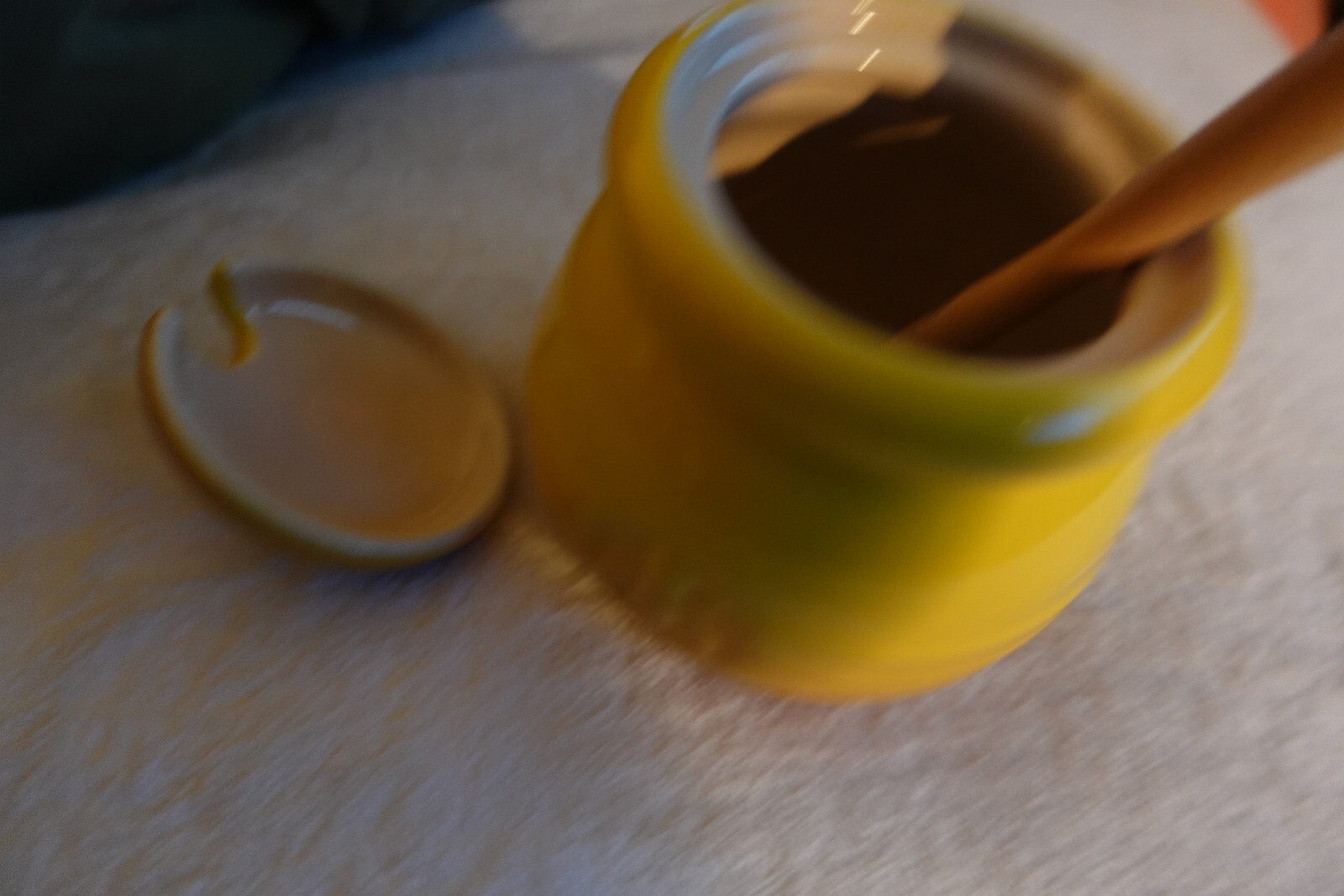 Le Creuset Yellow Stoneware Honey Pot Jar with Dipper Set LOCATED MER