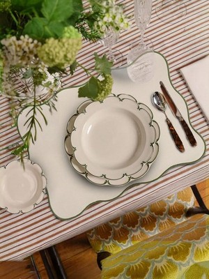 4PCS Solid Color Scalloped Placemats Heat Resistant Table Mats