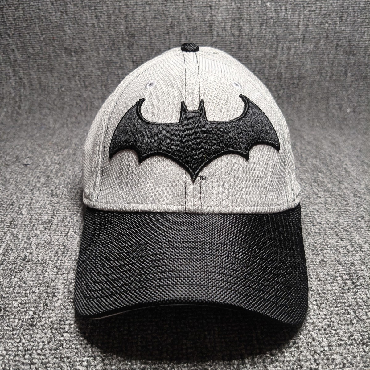 New Era Batman Gray Black Stretch Fit Cap Hat DC Comics Logo